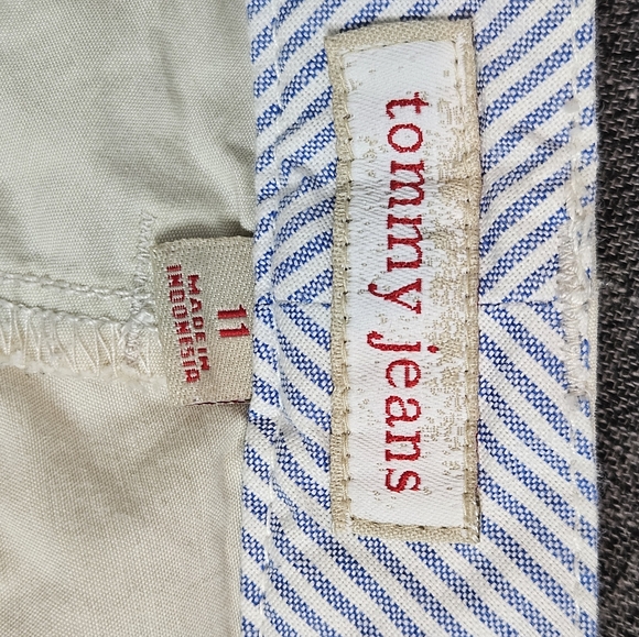 TommyJeans , ladies khaki shorts - Picture 3 of 4